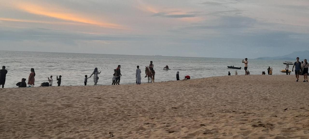 Airbnb At Sri Sayang Batu Ferringhi Beach 外观 照片